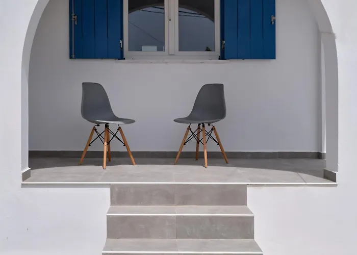 Nickevi Naousa (Paros)